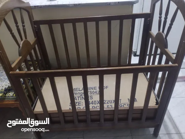تخت أطفال للبيع