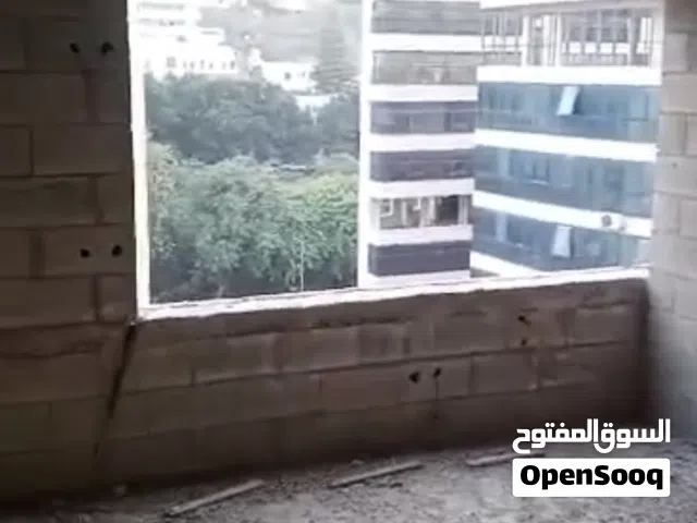 مكتب مساحته 100 متر مربع عظم غير مشطب