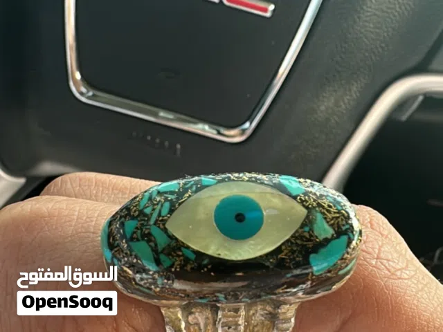 خاتم خاص يجذب المغناطيس