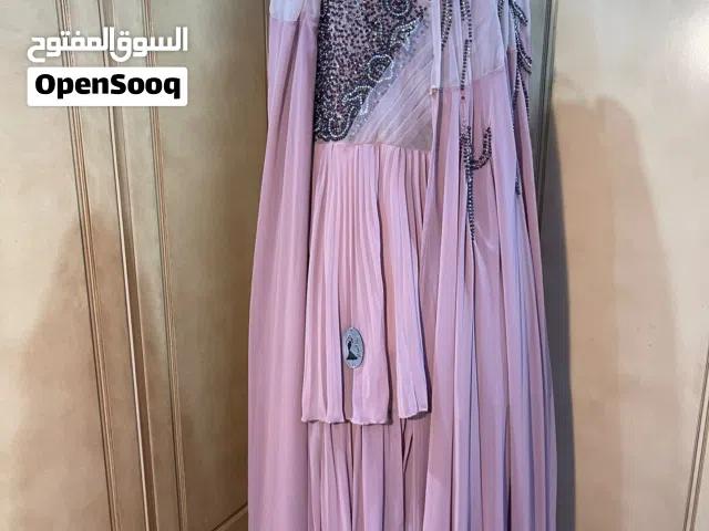 فستان سهرة قطعتين شيفون و شك باللون الزهري النود المقاس XL السعر 80