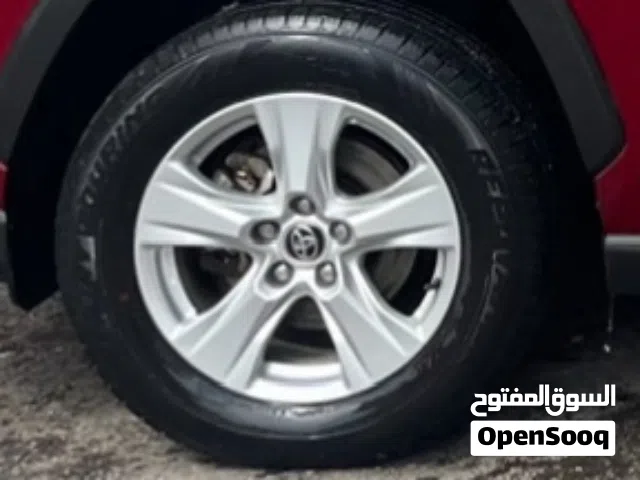 متوفر للبيع جنطات مع كوشوك حجم 17 بحالة ممتازة لراف فور ولا خدش عدد 4 جنطات مع كوشوك صناعه امريكي