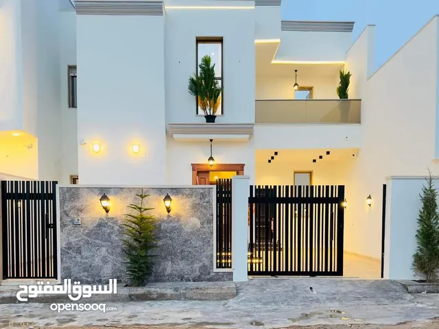 315 m2 More than 6 bedrooms Townhouse for Sale in Tripoli Ain Zara