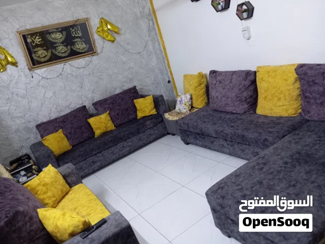 طقم كنب تفصيل مستعمل بحالة ممتازة جدا....يتسع لعشر أشخاص وأكثر