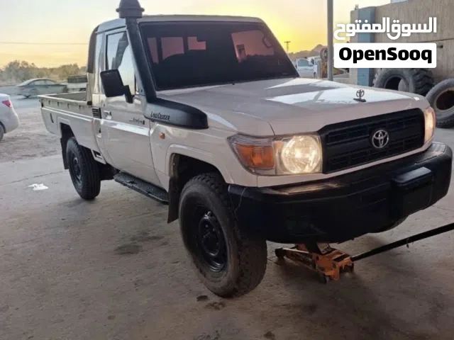 2013 تويوتا لاند كروزر Land Cruiser 70