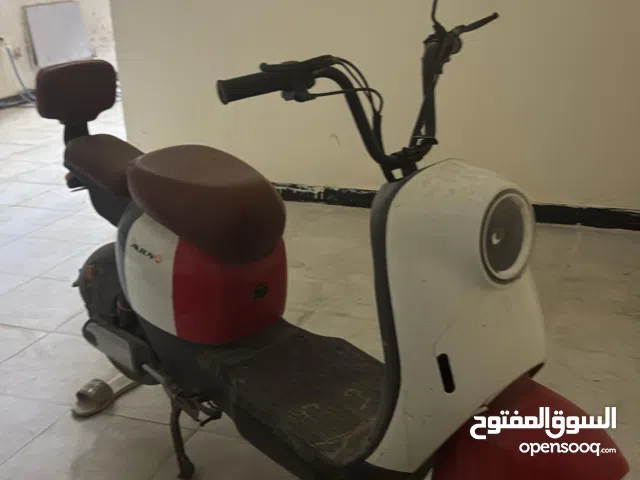 دراجه شحن للبيع دراجه شغاله كامله بها عطل بس بريك والعينه ماكو دراجه كامله