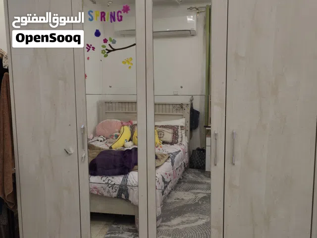 اثاث بحالة جيدة للبيع..