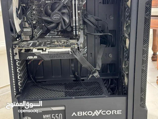 Pc بحالة الوكالة  كل القطع تعمل و بكفاءة ممتازة