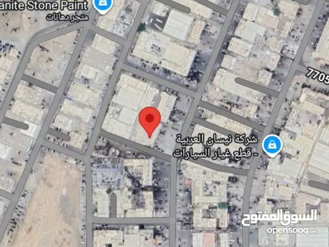 للايجار مخزن ممتاز بمساحة 1200 متر في المعبيلة الصناعية بالقرب من محطة وقود شل والصفا مول