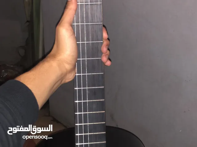 كيتار c40 من شركة ياماها الون اسود