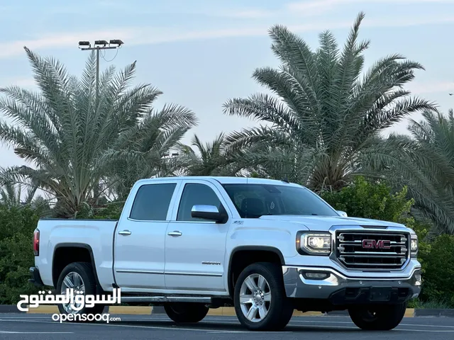 MC Sierra GCC 2017 V8 PERFECT CONDITION - FULL OPTION - ACCIDENT FREE