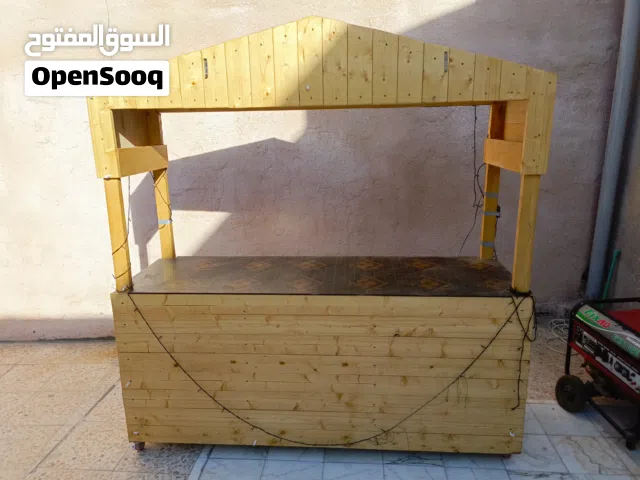 ميز جديد جدا عرضه 60 سم وطوله مترين