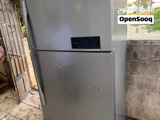 ثلاجه ال جي أكبر حجم بحاله جيده جدا تفريز ممتاز وتبريد ممتاز مش بحاجه لاي صيانه شغاله بل كامل