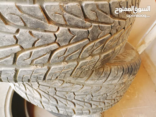 4  فرد طقم كاوتش عريض 285/60R/18 بحالة جيدة