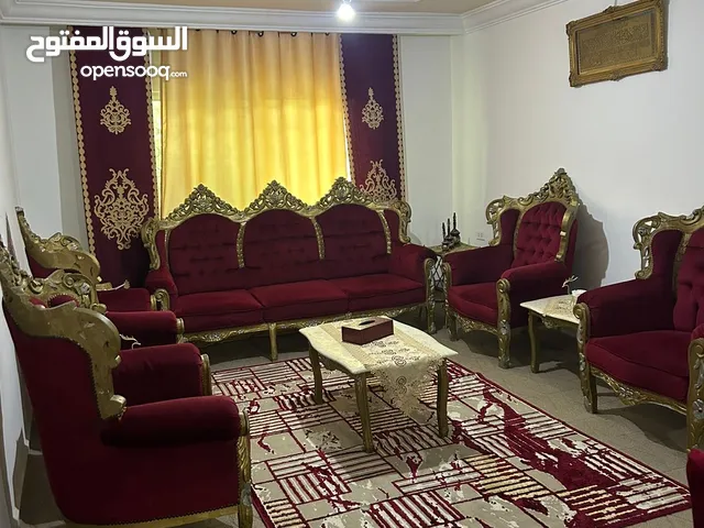 طقم ملوكي للبيع بحالة جيدة