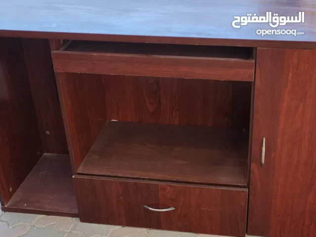 اثاث مكتب ممتاز للبيع بمشتمالاته