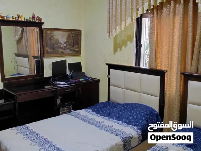 غرفه نوم مستعمله شبابيه  لون بني خشب  لاتيه  وزان  تختين