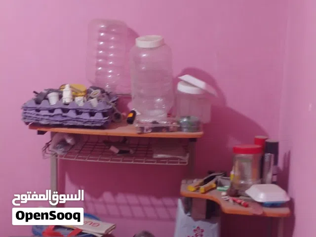 شقة 4 غرف وحمام ومطبخ جاهزة للسكن الدور الثانى على ناصية شارع 45 العصافرة بجوار ابو كمال