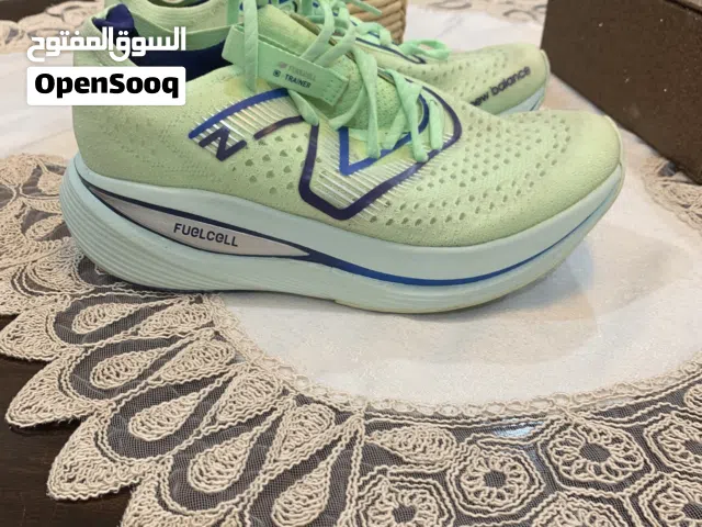نيو بلانس اصلي للجري والمشي مقاس 41 ونص يلبس 42 نظيف