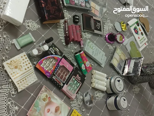 مكياجات ماركات ولاصقات تبيض اسنان وديرما رول لجسم والشعر و البشرة تيتانيوم جديدة ، مشط حراري