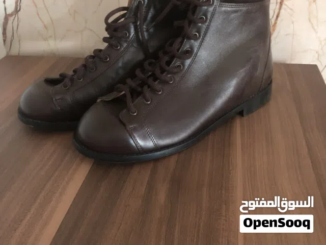 شروة أحذية ستاتي ماركات عالمية بحال الجديد للبيع بسعر مغري جدا