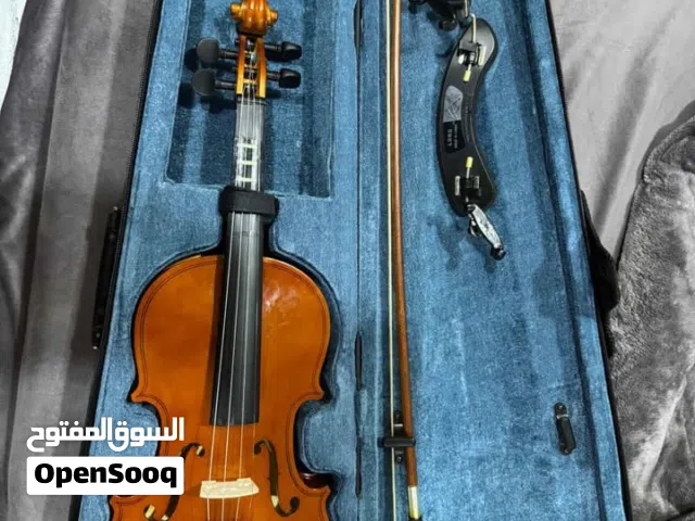 كمان (Violin) نظيف جداً بحالة ممتازة مع كافة الملحقات وشنطة مبطنة