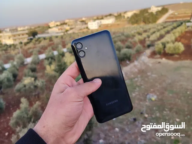 Samsung A04e جهاز سفاح ولا خدش ولا نقرة الجهاز اذا بتشوفه بتحكي هسا مفتوح من الكرتونه مش مصلح