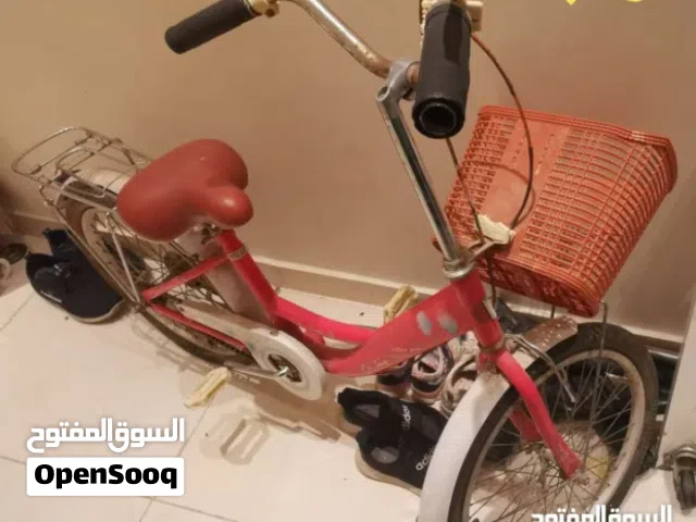 دراجة أطفال بناتي بحالة جيدة مع سلة أمامية و مقعد خلفي- بسعر لقطة