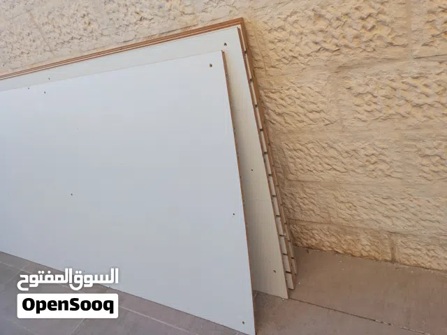 ألواح خشبية للمحلات الصغيرة و البيع بالتجزئة
