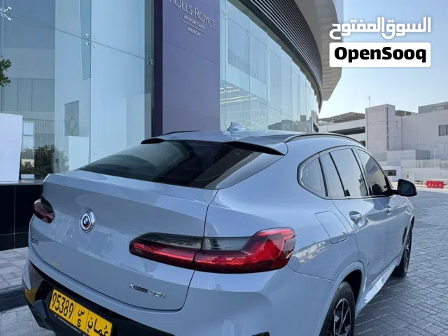 تحت الضمان لغاية 2027 أو 200 ألف كم  و صيانة مجانية لغاية 100 ألف كم وكالة الجنيبي عمان