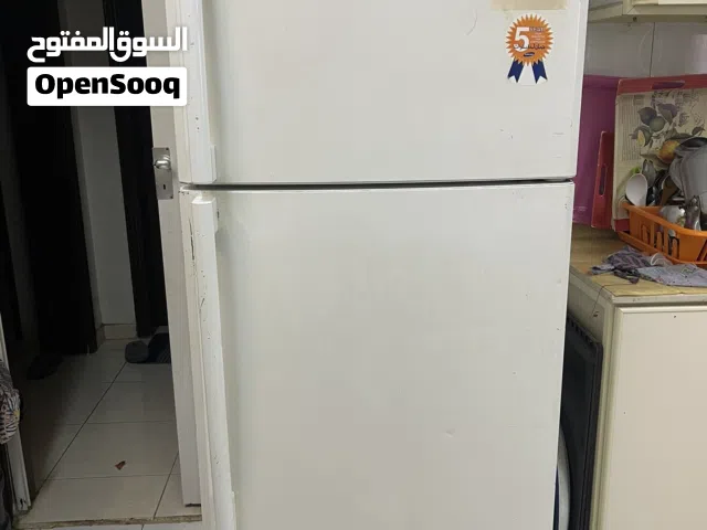 ثلاجة شغاله ونظيفه