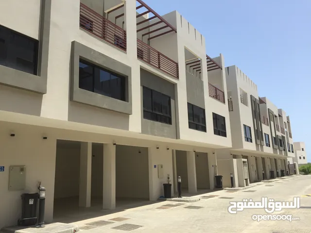4BR+Maid Room Nice Villa with Pool فيلا واسعة بـ4غرف+غرفة خادمة و مسبح بالقرب من مطار مسقط