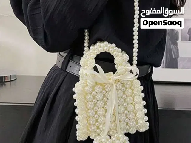 "امنحي بنوتتك إطلالة مميزة وفريدة في العيد مع حقائب الهاند ميد من الكرستال او اللول تنفيذ حسب الطلب