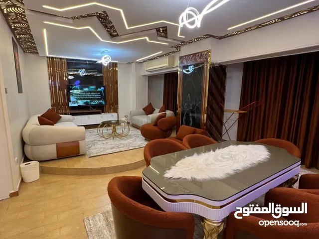 افخم شقه مفروشه فاخره للايجار في صنعاء الموقع حده 14 اكتوبر اثاث راقي وفخم وجديد فيها كل الخدمات ...