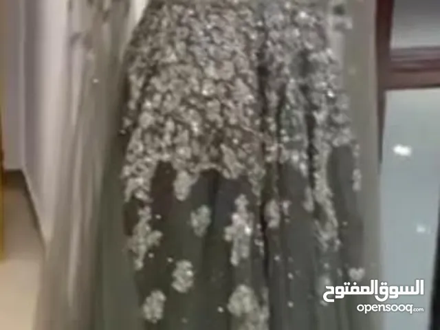 فستان جديد مقاس XL ما انلبس من المصمه ريم الجسمي