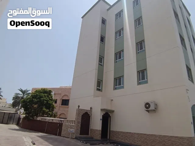 شقه راقيه جدا بالحيل الشماليه قريب بنك ظفار الاسلامي ورامز هايبر ماركت