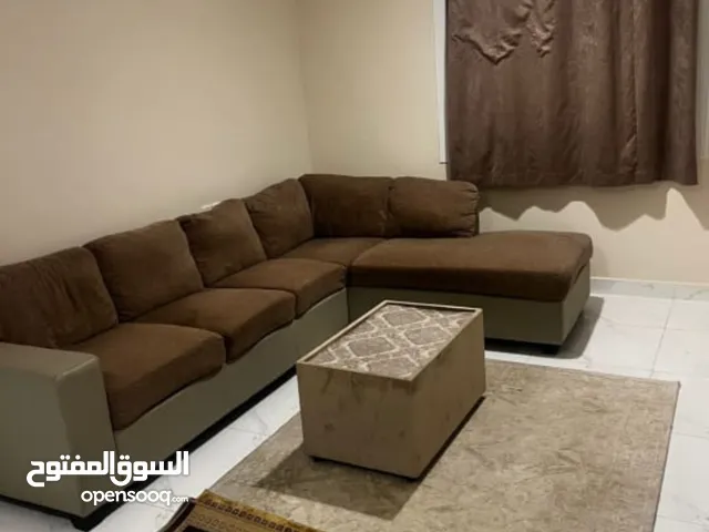 صوفا وطاوله