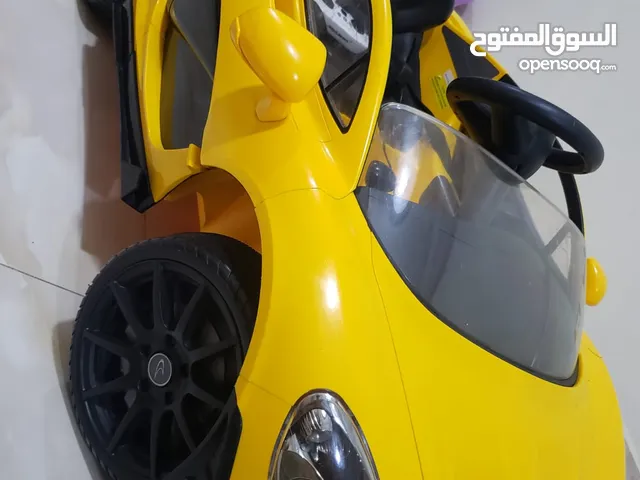 سيارة أطفال كهربائيه