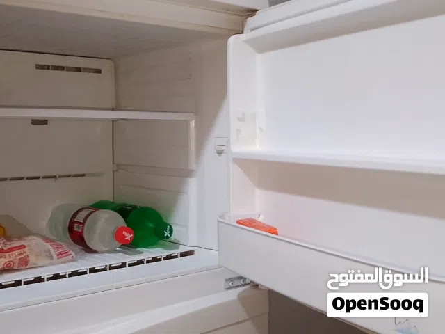 ثلاجه نظيفة وممتازة عالفحص موجودة باربد شارع الجامعه سعرها 65 دينار تبريدها ثلج تعال وشوف بعينك