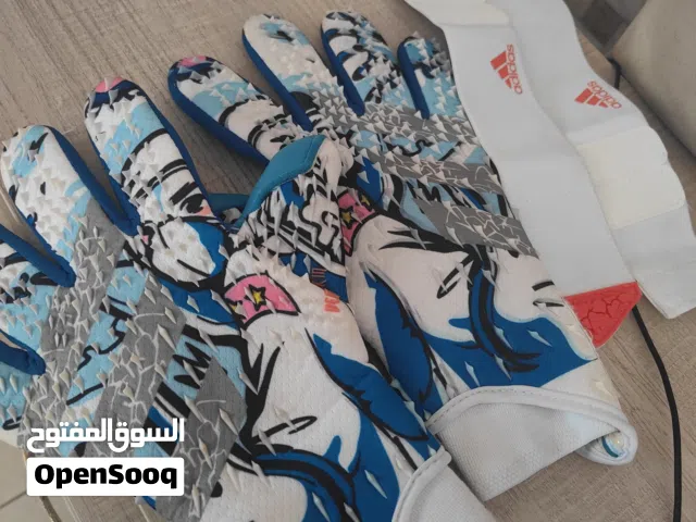 كفوف رياضية أديداس مستعملة بحالة جيدة