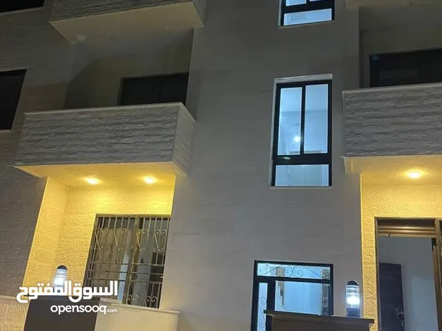 بيت للبيع طابق ثالث مع روف دفعة اولى 15000وقسط شهري 500 تحت تقسيم كافيه شارع الاردن