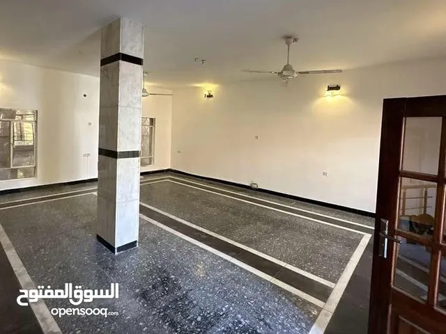 250 m2 4 Bedrooms Townhouse for Rent in Basra Jaza'ir
