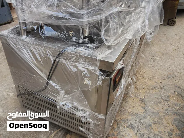 بوفيه. تبريد.  وبوفيه  تسخين.  وماكينة. قهوة.  ربي. يبارك.