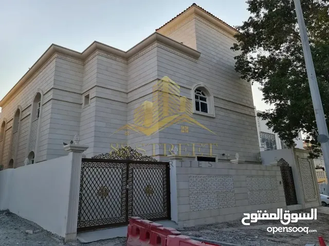 5500ft More than 6 bedrooms Villa for Sale in Abu Dhabi Hadbat Al Za'faranah