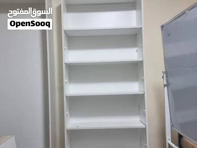 للبيع مكتبتان استعمال خفيف بحالة جيدة