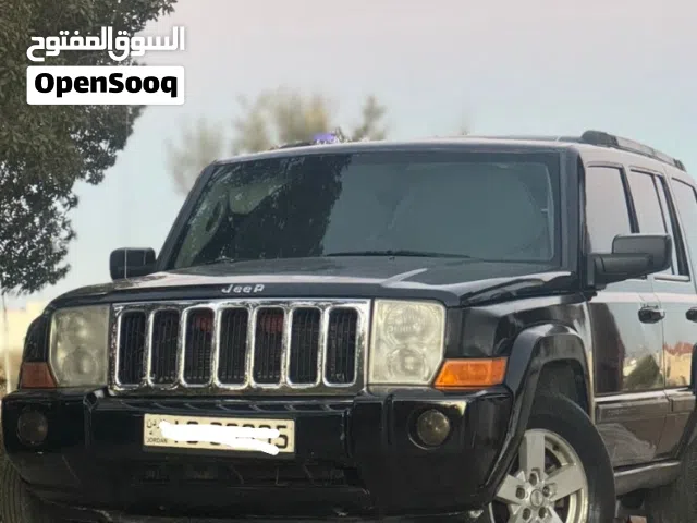 2008 جيب كوماندر Standard