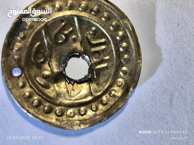 عملتين ذهبيه قديمه جدا