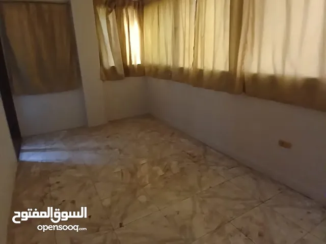 شقة بشارع جدة مكيفة