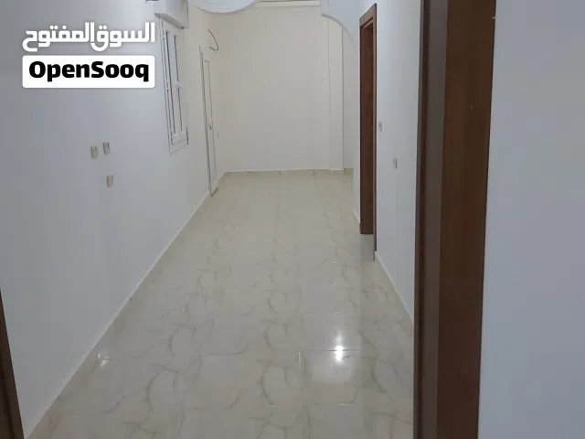 شقه للايجار سوق الجمعه بقرب من سوق الحاىس