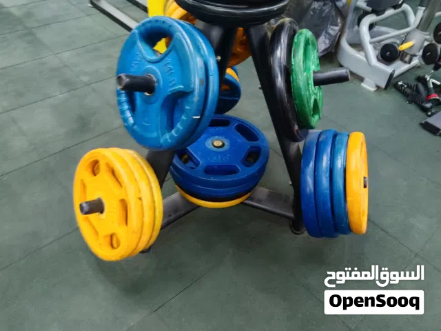 صالة رياضية للبيع عدد الألات الرياضية 35 الة متكاملة وشغالة بدون ولاعيب جهازة للأستخدام المباشر .