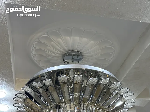 ثرية دائرية كرستال اصلي ثلاث ألوان بحالة ممتازة استعمال بسيط